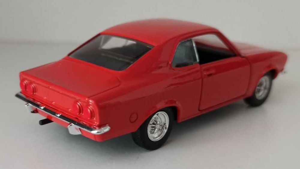 Macheta Opel Manta A 1970 rosu - Welly 1/36