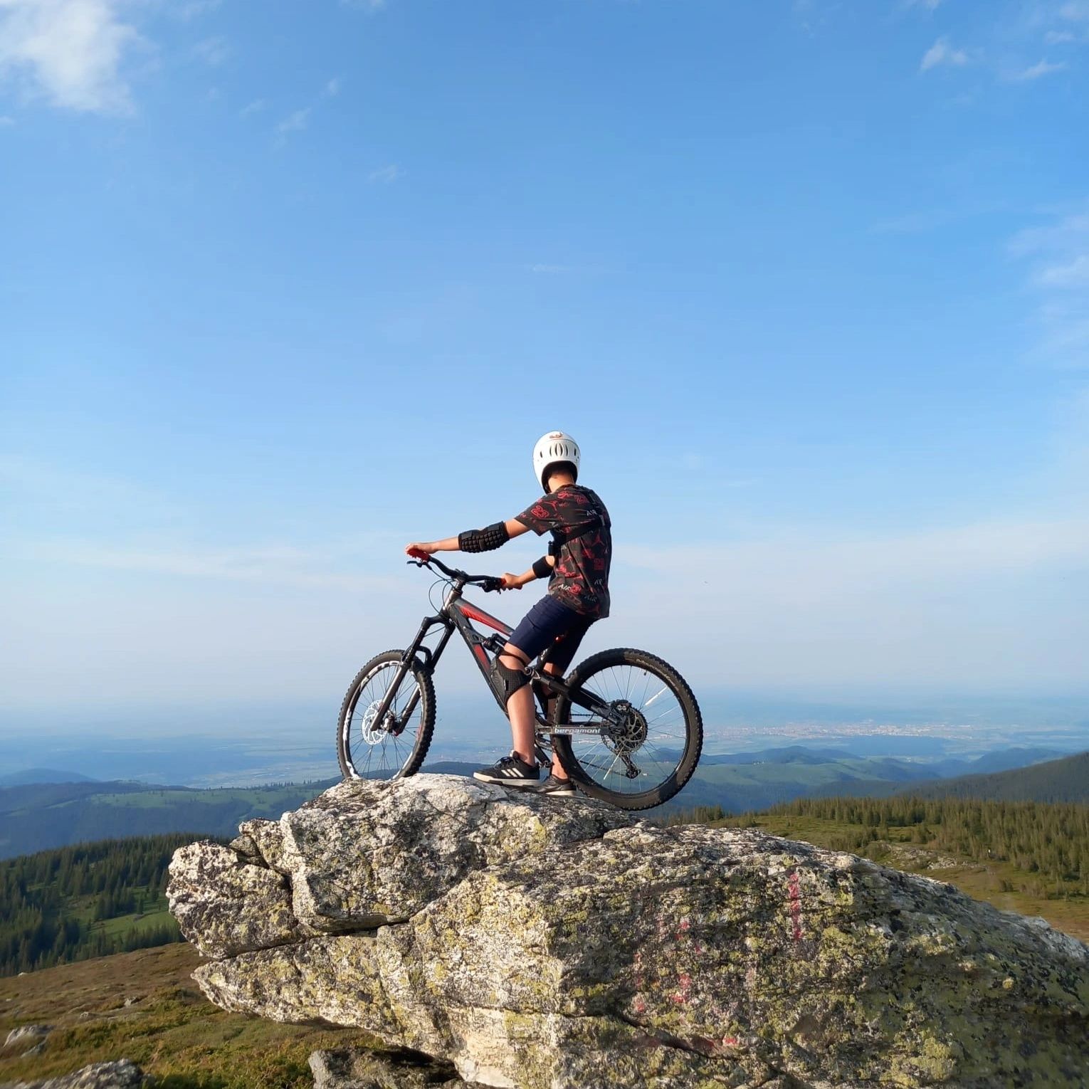 Se vinde bicicleta full suspension Bergamont costum