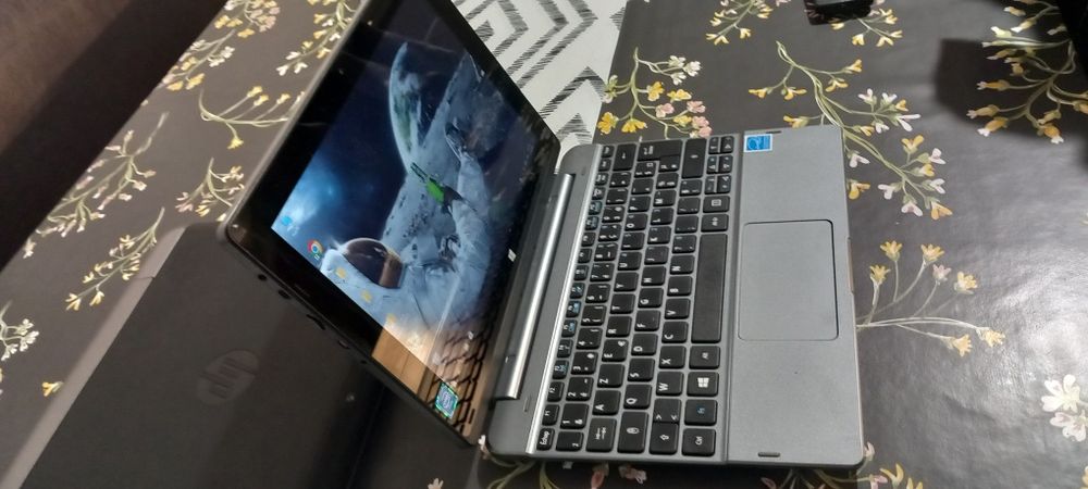 Laptop HP i5- modele office cu carti si jocuri instalate