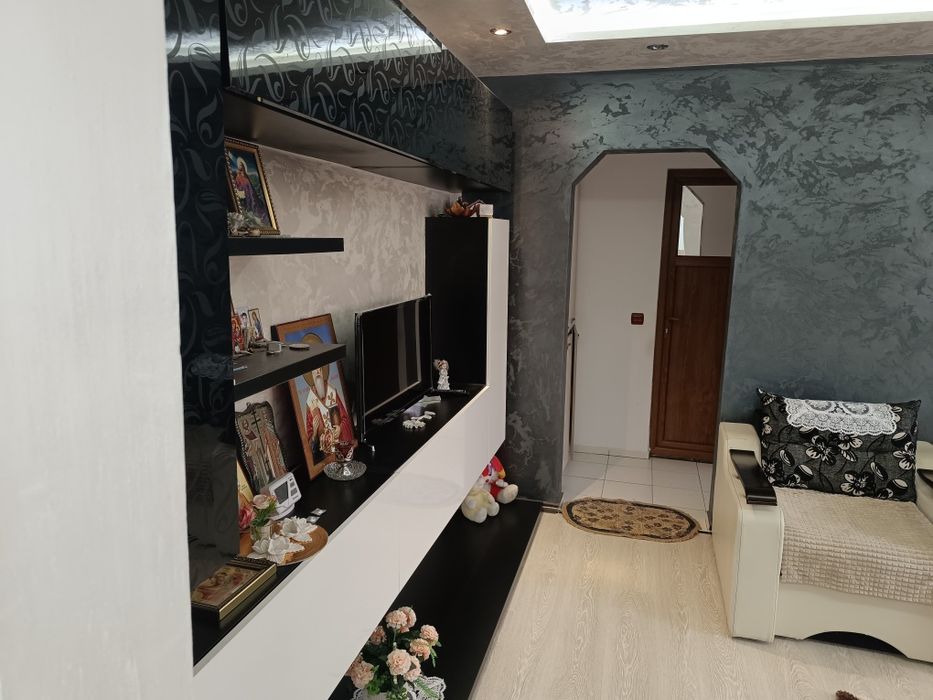 Vând apartament 2 camere Strada Școlilor Microhala