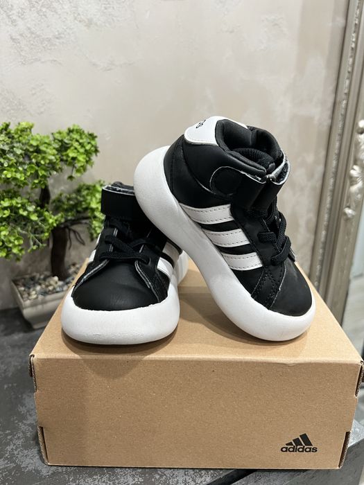 Adidas маратонки 23 размер