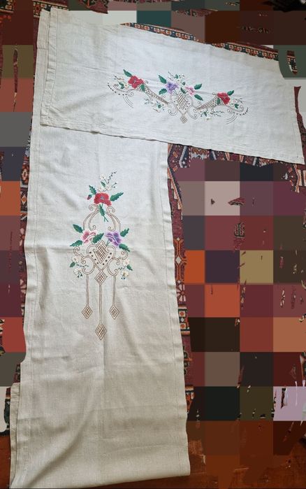 Занавеси и скатерть.