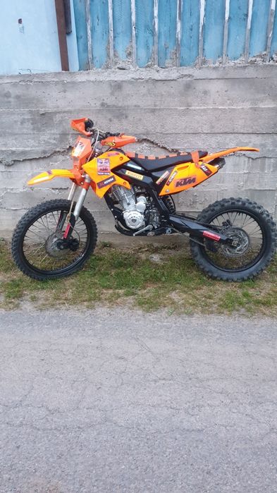 Vând moto cross 250cc 4 timpi