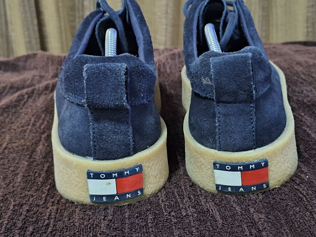 Vând pantofi Tommy Hilfiger Suede Shoe