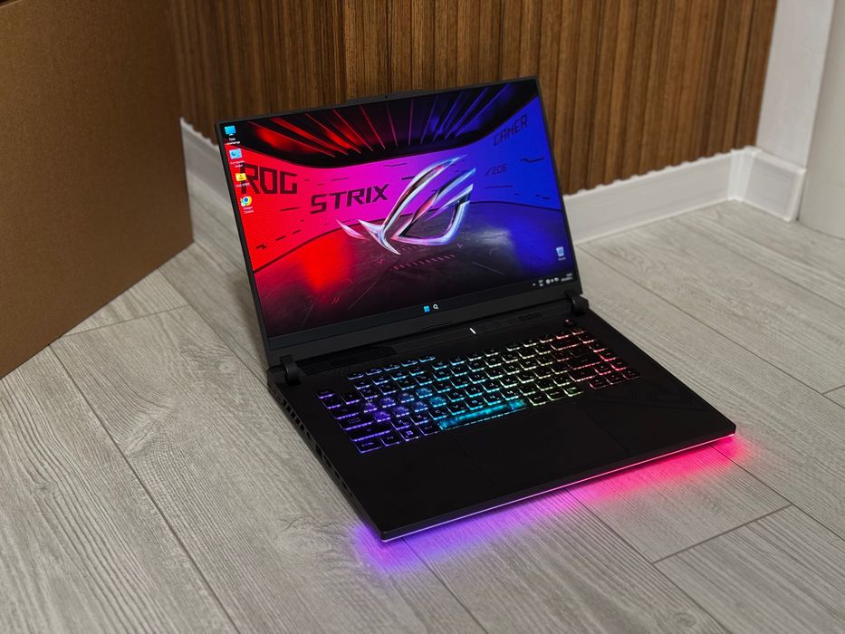 16.0 IPS 165hz/ RTX 4060 8GB/i7 13650HX /32GB / 1TB SSD/ Rog Strix/RGB