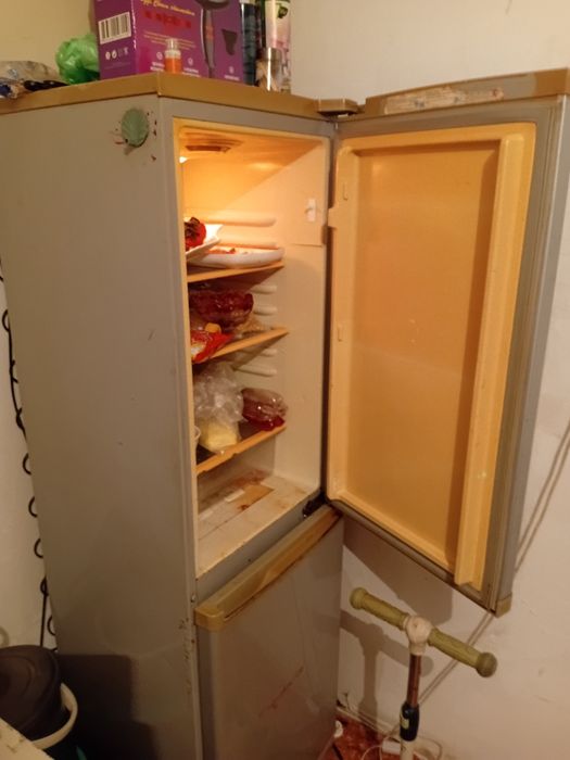 Холодник продам срочтно