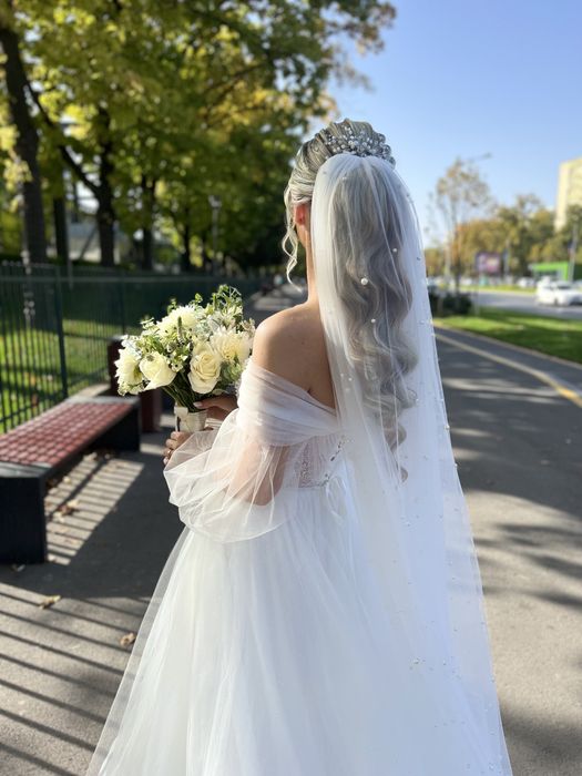 Rochie de mireasa cu perle si maneci detasabile