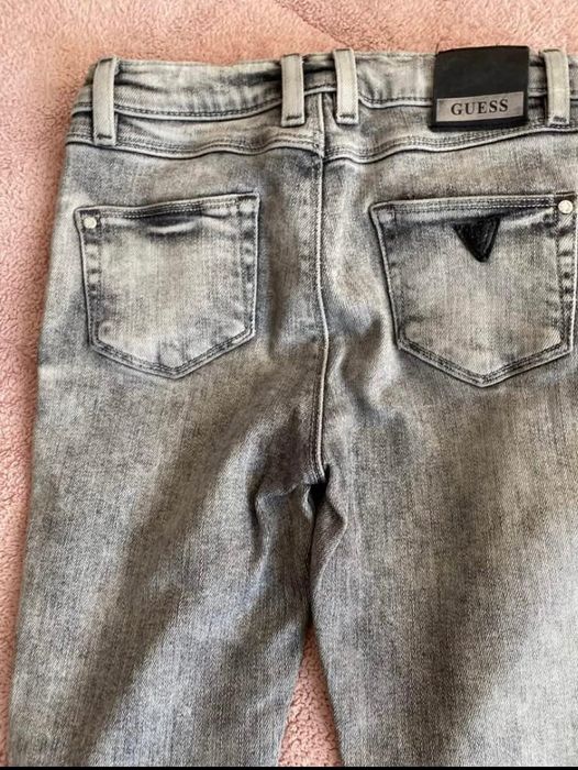 Детски сиво дънки guess почти не е носен