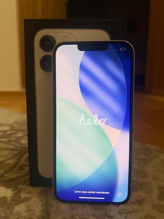 Vand iPhone 13 Pro, impecabil, cutie, încărcător + huse