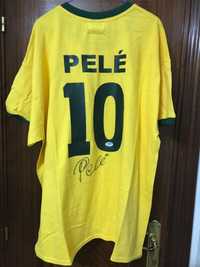 Футболка сборной Бразилии с автографом Пеле с сертиф. PSA/DNA