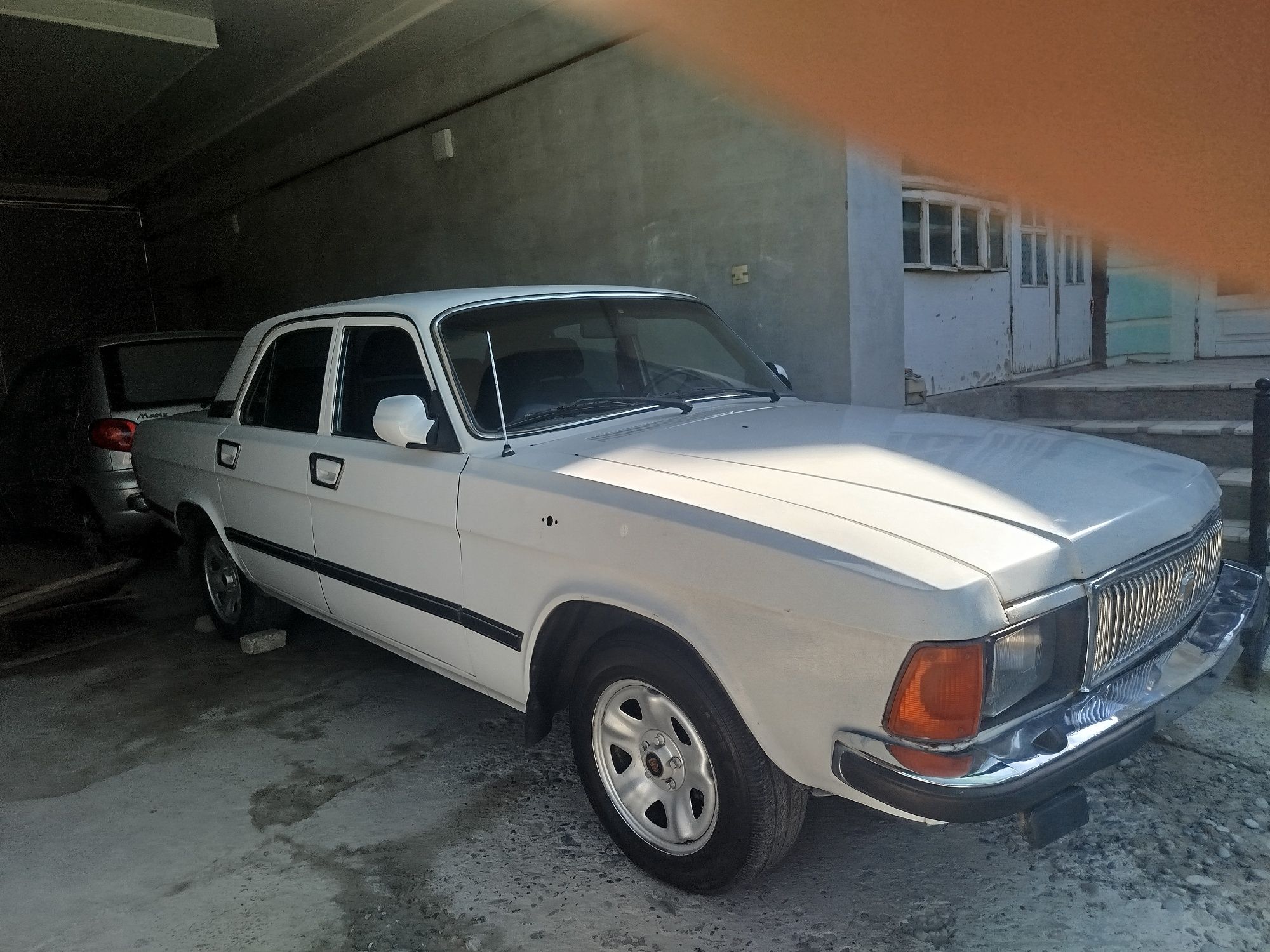 VOLGA GAZ 3102.  .