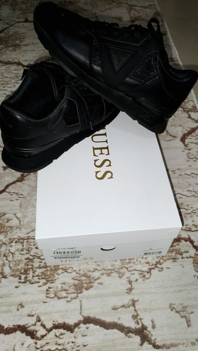 GUESS .номер 44 номер