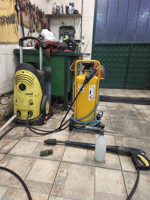 Водоструйка Керхер с пистолет за пяна и пенообразуващ съд