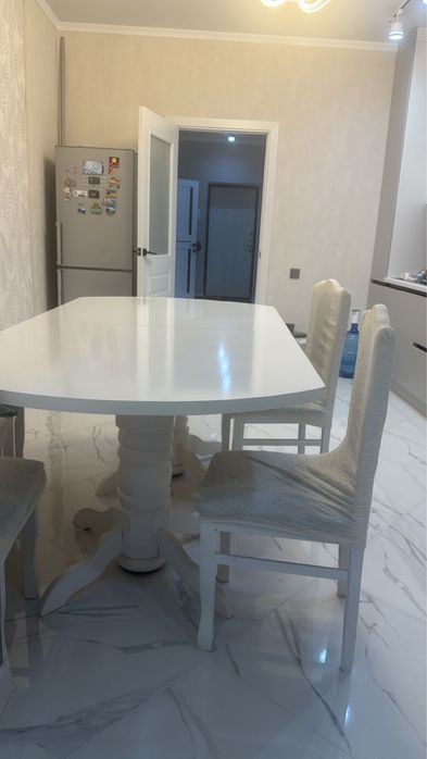 Продам стол со стульями срочно