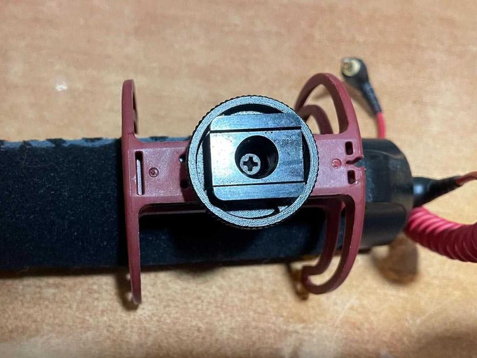 Vând RØDE VideoMic, ideal pentru vlogging,