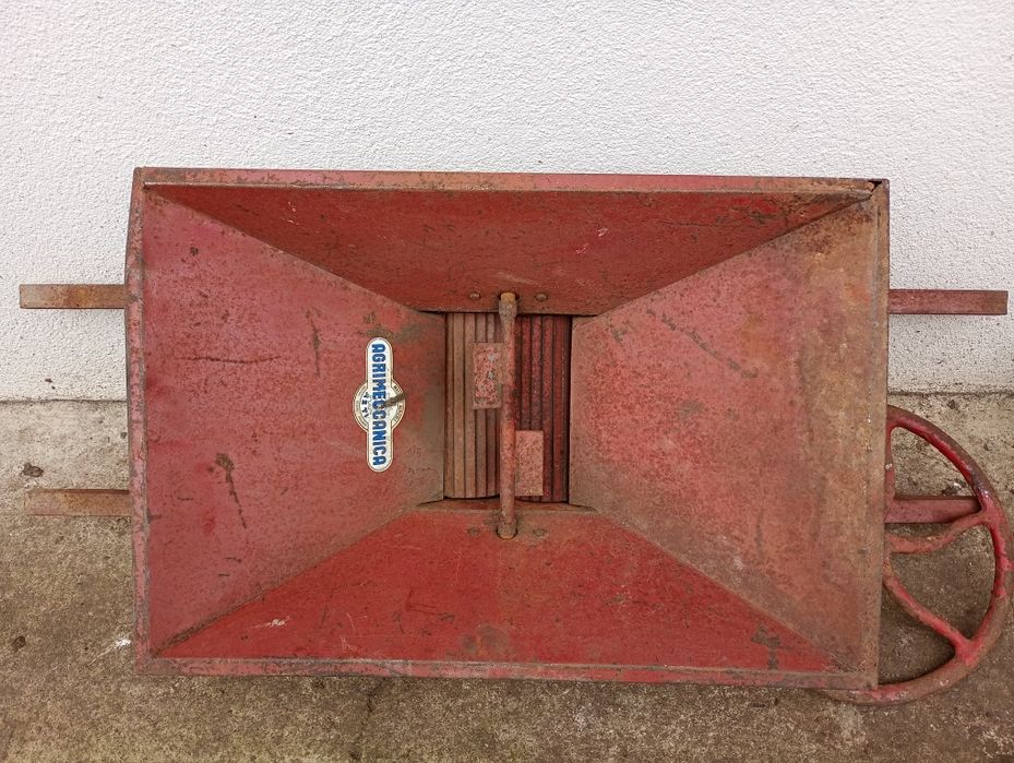 masina de zdrobit struguri