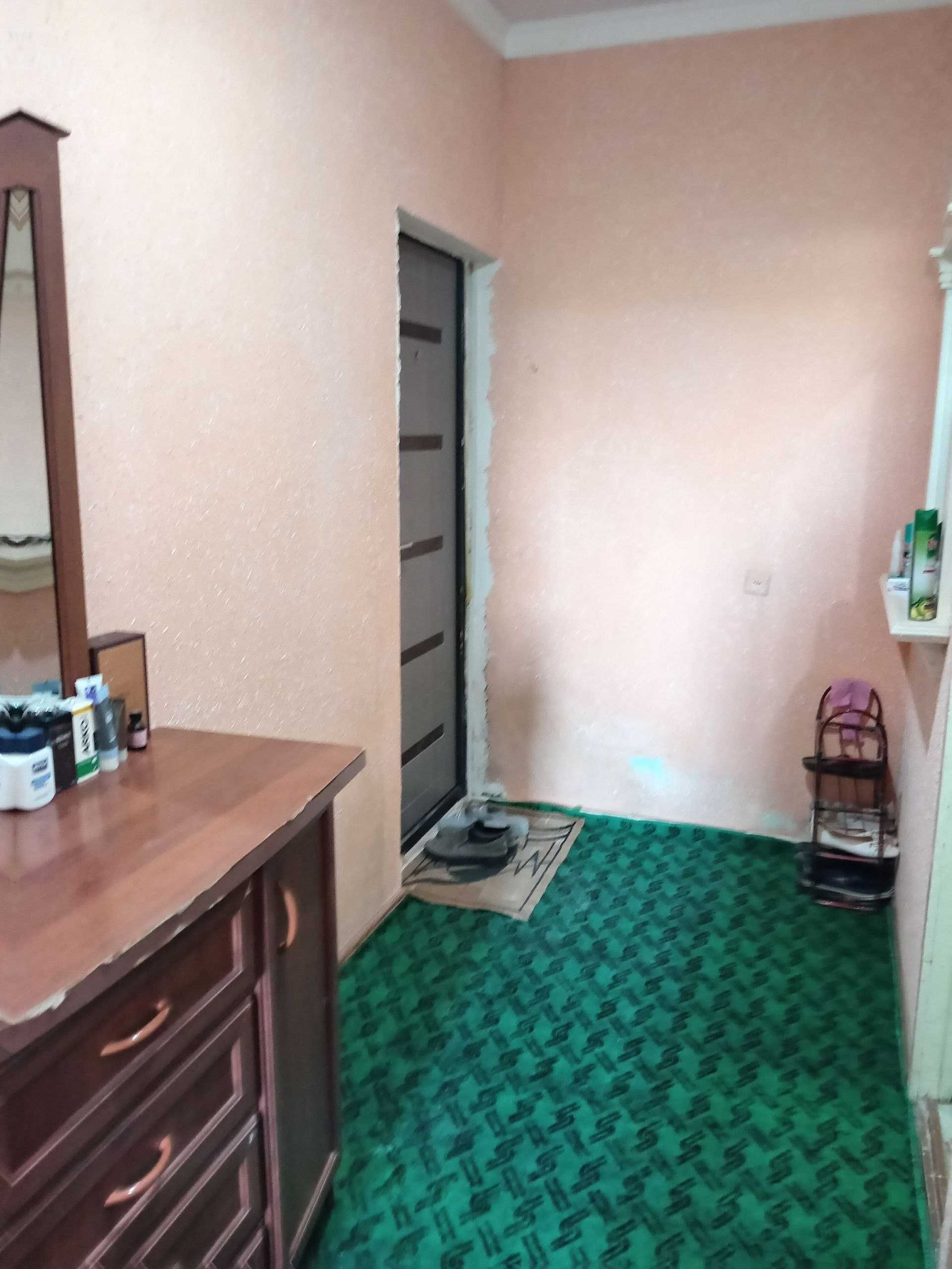 Продаю 1 комнатную квартиру на 3 этаже в г.Карши