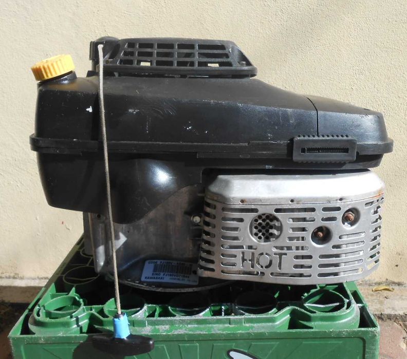 Kawasaki motor benzina 6 hp ax vertical