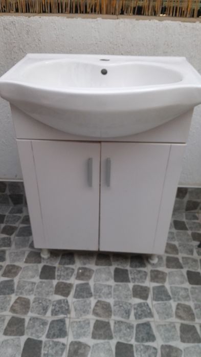 Мивка с шкаф за баня