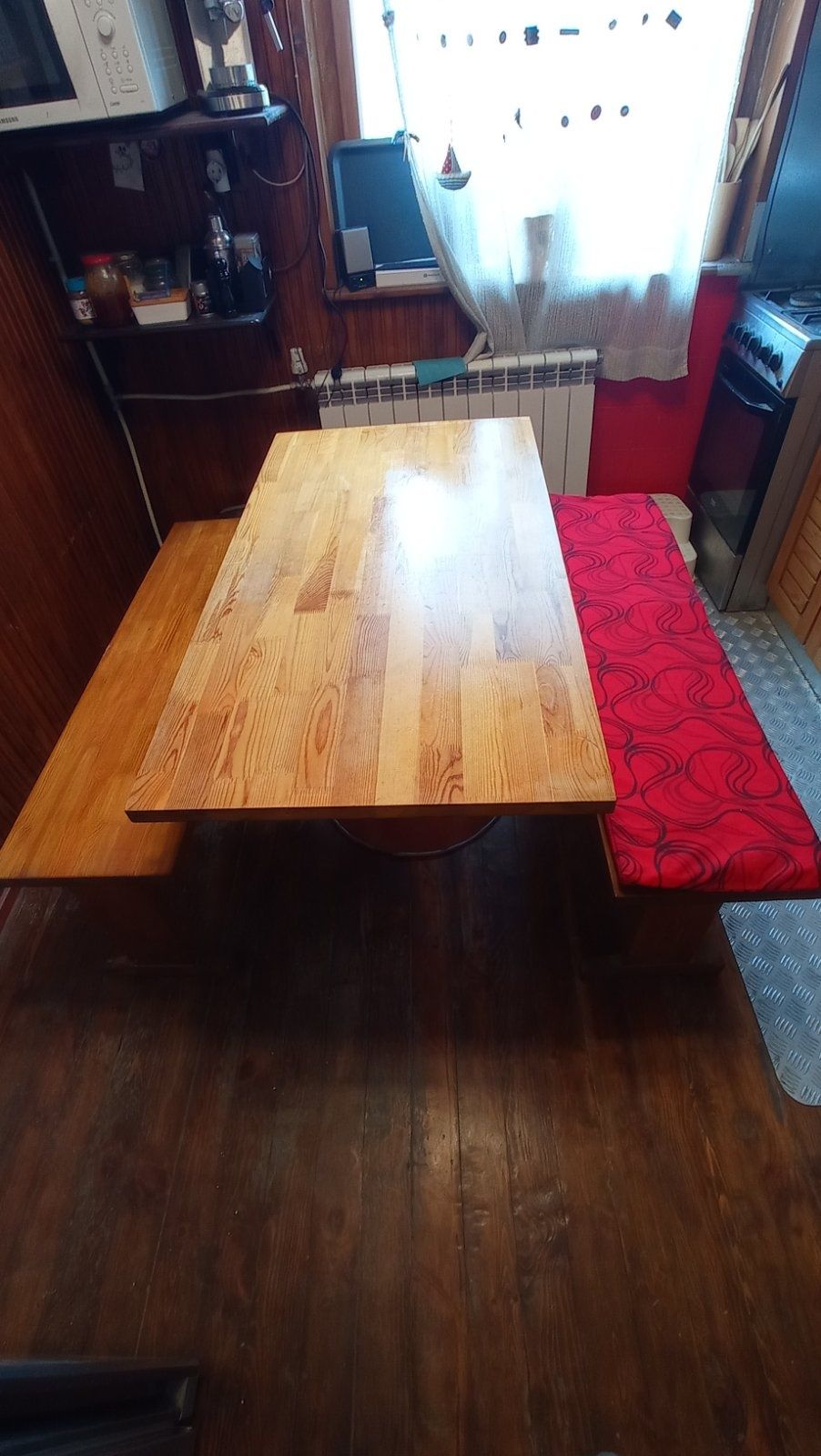 Кухненска/градинска дървена маса с две пейки