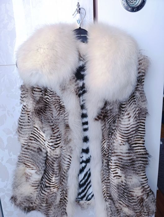 Пухкав елек с естествен косъм от рис и полярна лисица