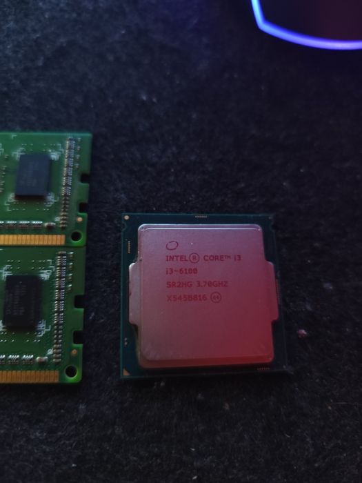 Продава се процесор i3 6100 с рам 8гб