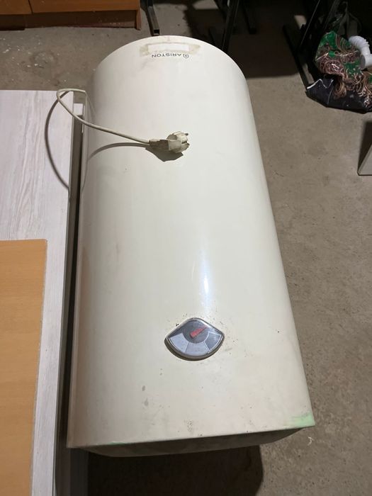 Жұмыс жасап тұрған Аристон