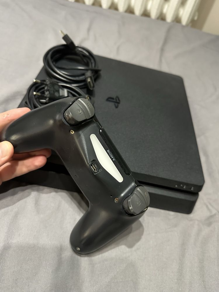PlayStation 4 slim