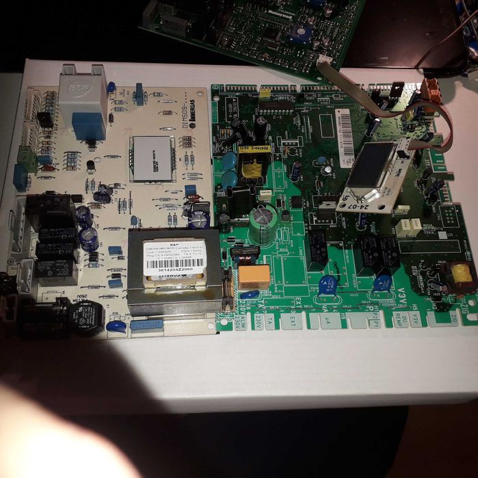 Repar plăci electronice pentru orice model de centrala termica