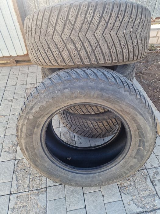 Продам комплект зимних шин