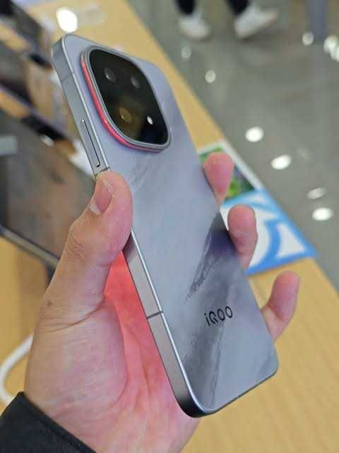 Vivo IQOO 15 Dual sim 5G 7000mAh батерия с 2 години гаранция