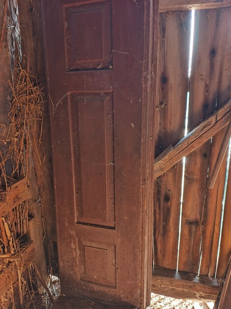 Ușa veche din lemn de la casa săsească.