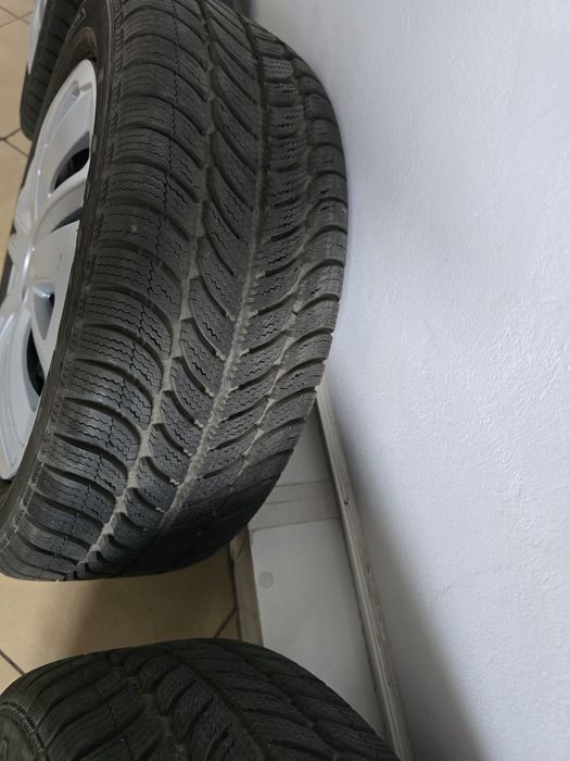 Roți VW + Anvelope Debica 205.55.r16 Iarnă 5x112 + Capace