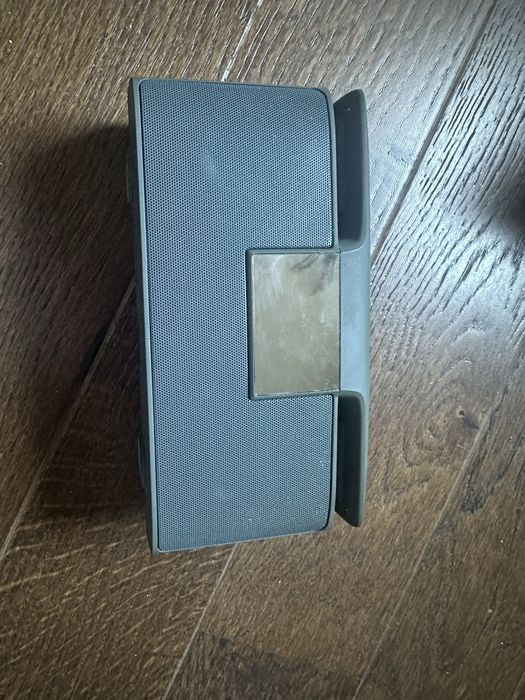 Bluetooth стерео тонколона с функция алармен часовник и FM радио тунер