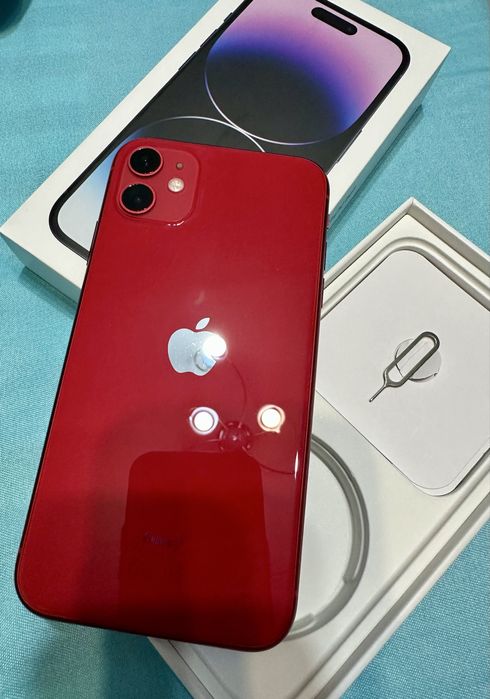 iPhone 11 64gb красный в отличном состоянии