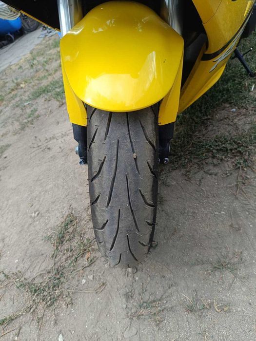Продавам Honda CBR 954