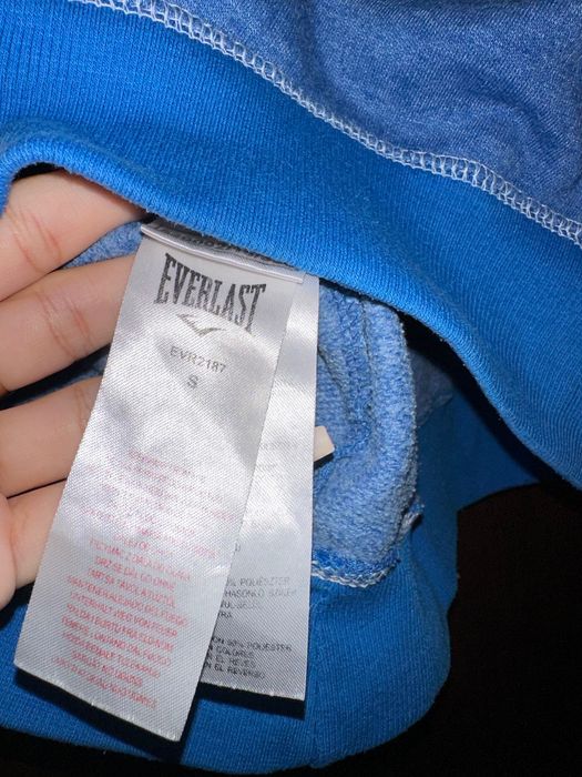 Vând hanorac Everlast