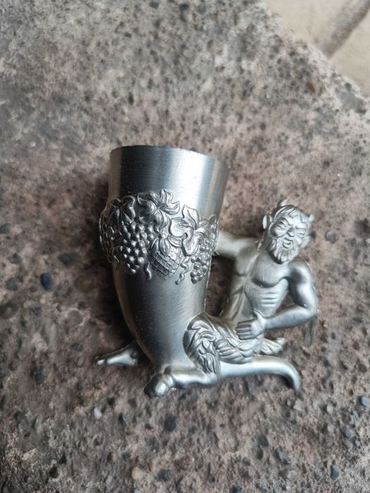 Антични метални предмети – месинг, калай, колекционерски съдове.