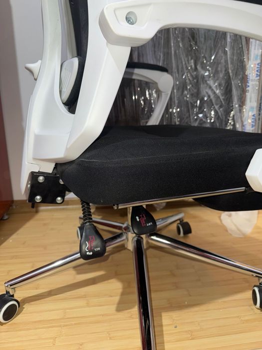 Scaun ergonomic extensibil – aproape nou, preț avantajos!