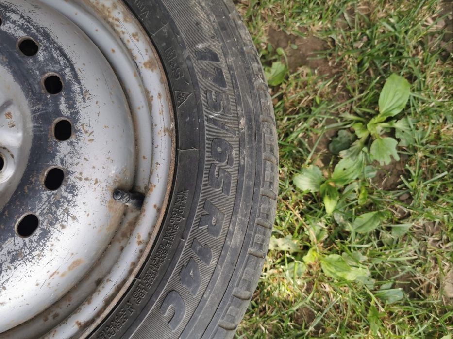 2 Jante cu cauciuc pentru dacia papuc