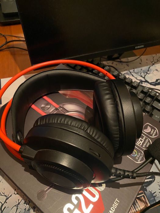 Наушник срочно продам