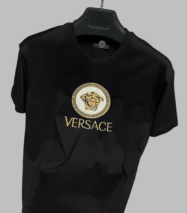 мъжки маркови тениски в размери с/м/л/хл/2хл. Цената им е 28 лв