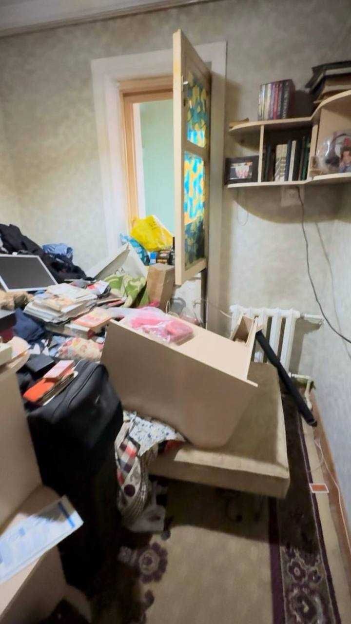 ц13 1в2/4/4 продается квартира 42м2 , срочно Абдулла кодирий