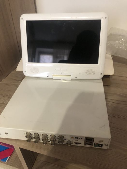 Видеорегистратор с монитором