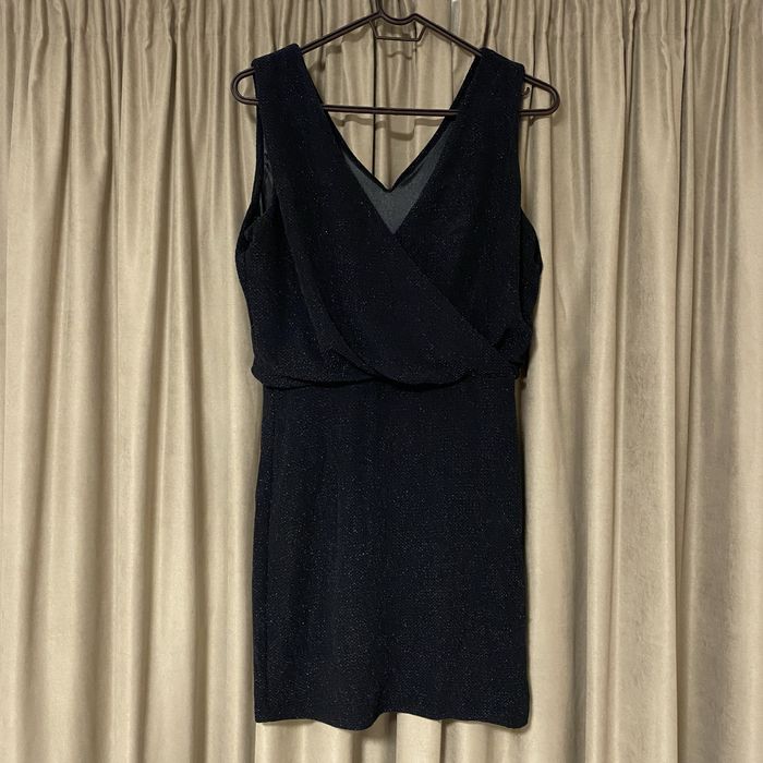 Черна блестяща рокля, M