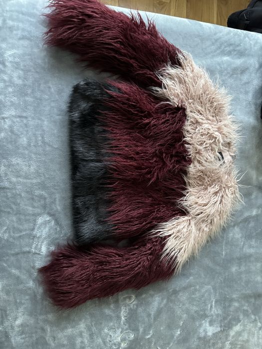 Яке Bershka с косми