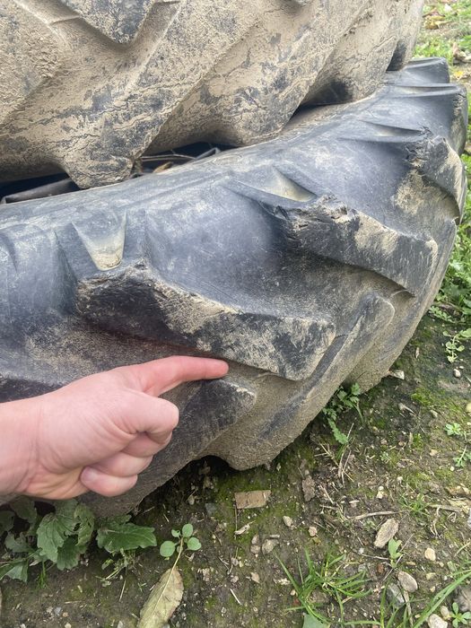 De vanzare anvelope tractor 12.4/11-28  150 lei bucata