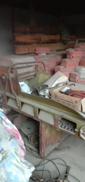 Продаются сенорезка и бензовоз,водовоз,5 тонники