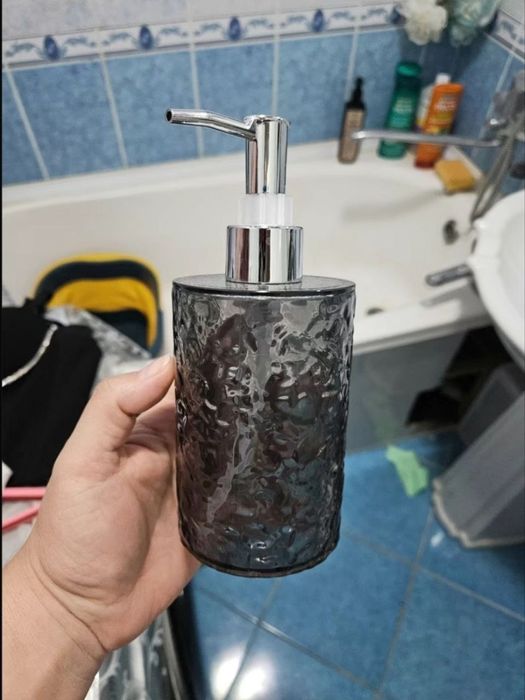 Дозатор для моющего средства.