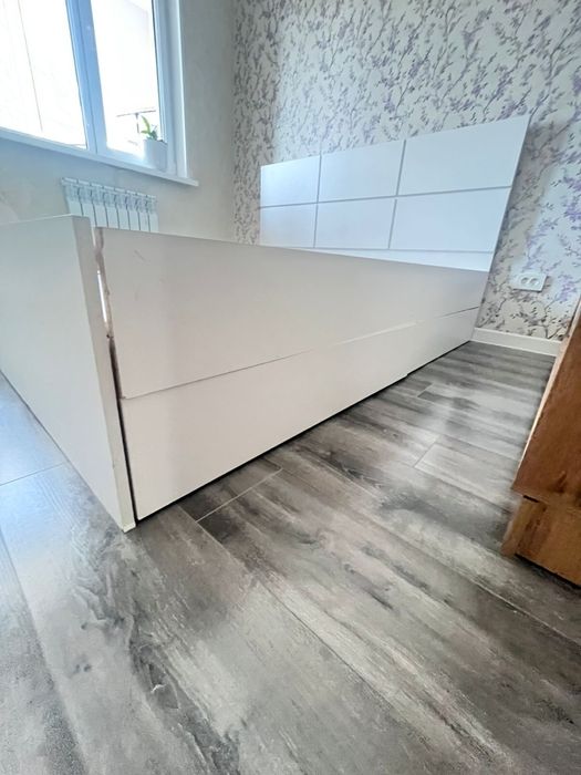 Двухспальная кровать с матросом